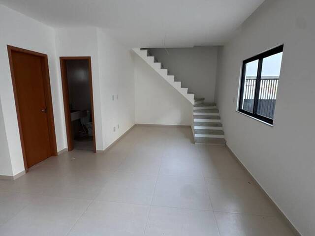 #Andre 01 - Casa em condomínio para Venda em Camaçari - BA